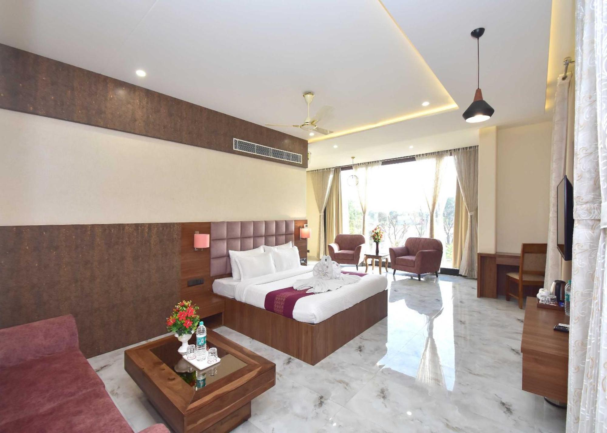Hotel Shyamleela Khātu Exteriér fotografie