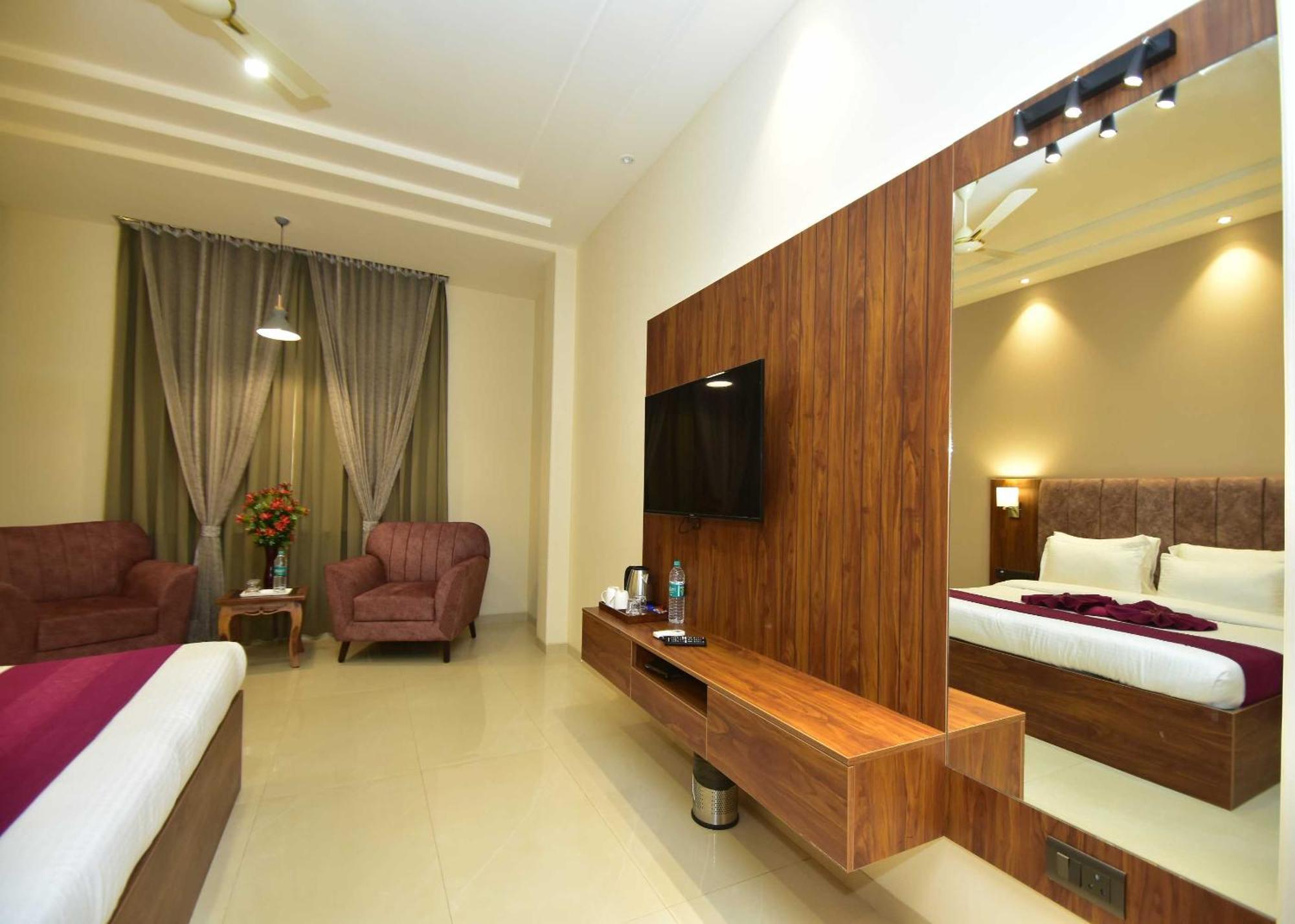 Hotel Shyamleela Khātu Exteriér fotografie